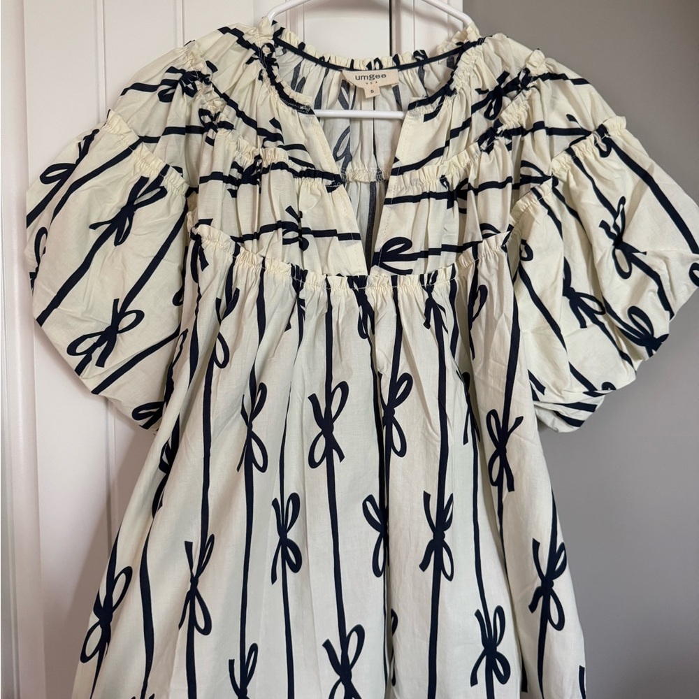 Umgee white and navy Bow Print Blouse